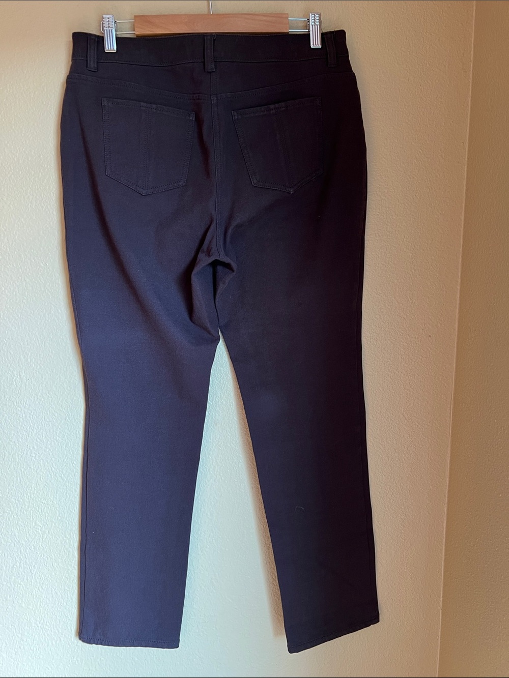 Chico’s So Slimming Jeans in Brown 1.5 R EUC - Picture 3 of 12